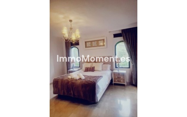 Resale - Villa - El Paraiso - New Golden Mile