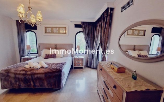 Resale - Villa - El Paraiso - New Golden Mile