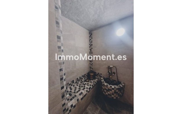 Resale - Villa - El Paraiso - New Golden Mile