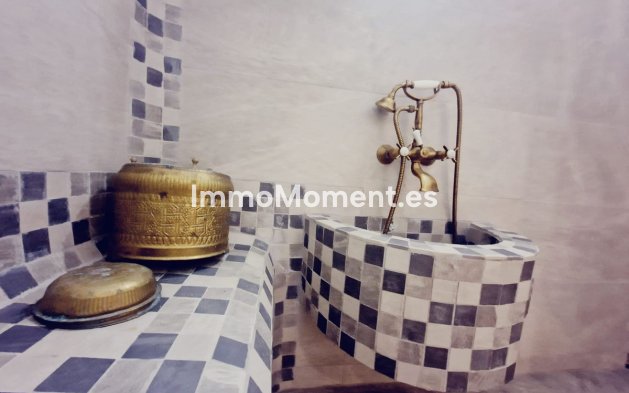 Resale - Villa - El Paraiso - New Golden Mile