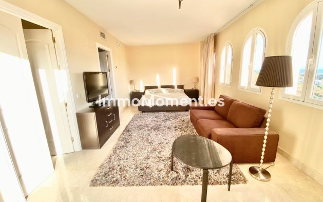 Resale - Apartment - Marbella - Elviria