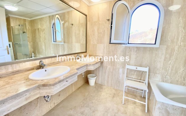 Resale - Apartment - Marbella - Elviria