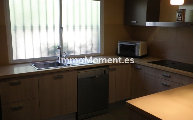 Bestaande woning - Geschakelde woning - Estepona  - Estepona Centro