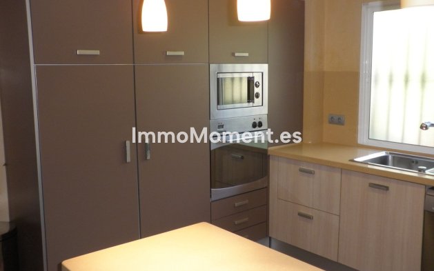 Bestaande woning - Geschakelde woning - Estepona  - Estepona Centro