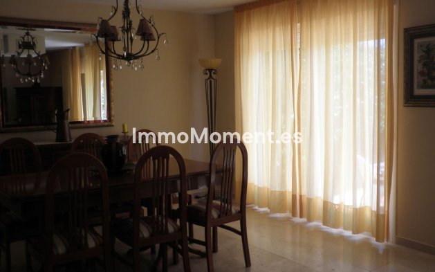 Bestaande woning - Geschakelde woning - Estepona  - Estepona Centro