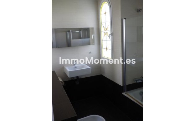 Bestaande woning - Geschakelde woning - Estepona  - Estepona Centro