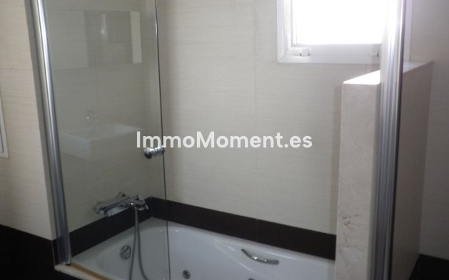 Bestaande woning - Geschakelde woning - Estepona  - Estepona Centro