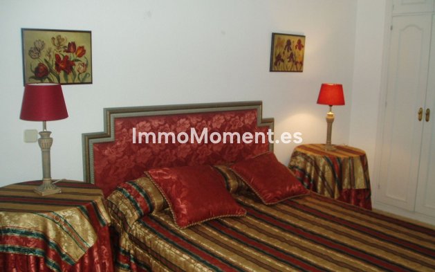 Bestaande woning - Geschakelde woning - Estepona  - Estepona Centro