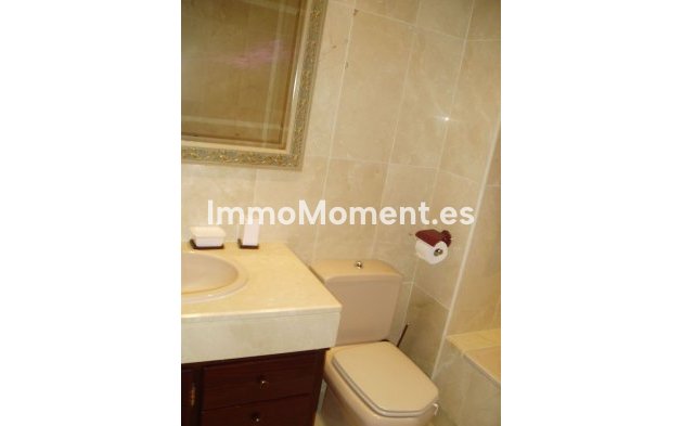 Bestaande woning - Geschakelde woning - Estepona  - Estepona Centro