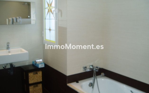 Bestaande woning - Geschakelde woning - Estepona  - Estepona Centro