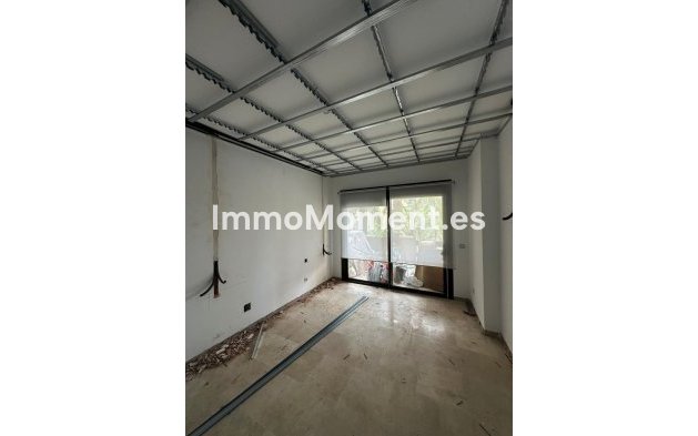 Resale - Apartment - Estepona - Benamara