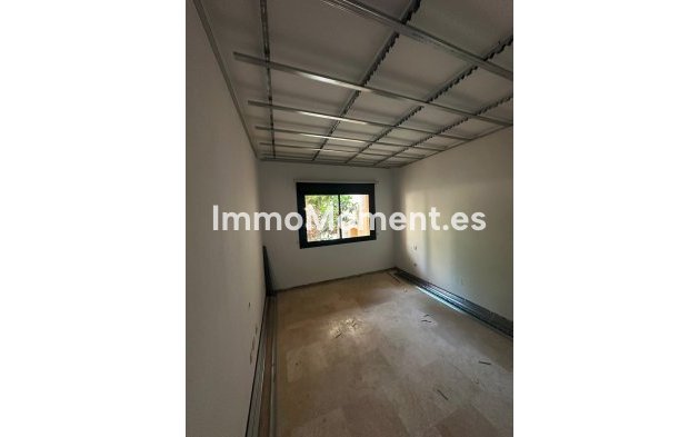 Resale - Apartment - Estepona - Benamara