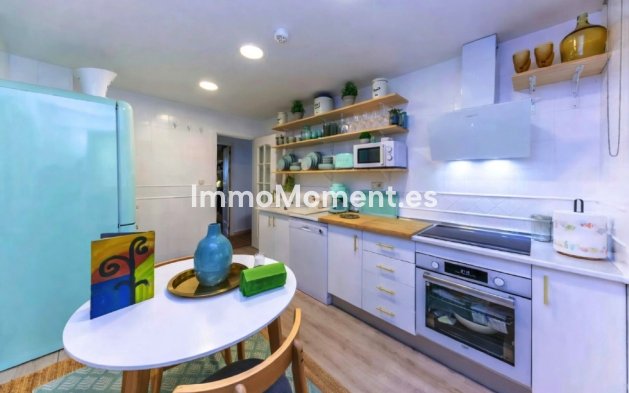 Resale - Apartment - Marbella - Las Brisas