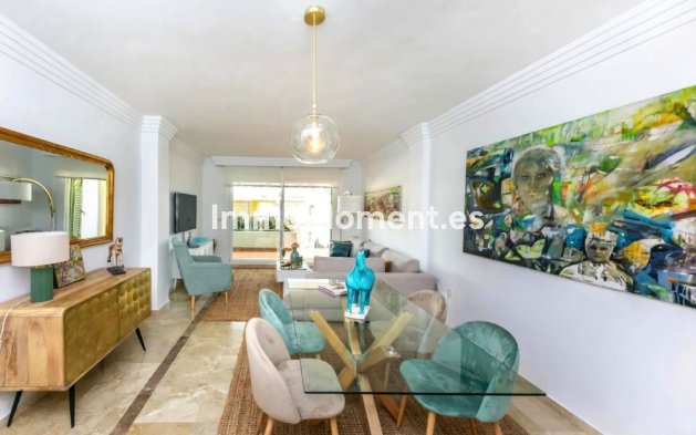Resale - Apartment - Marbella - Las Brisas