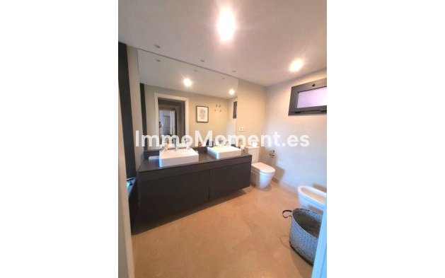 Resale - Apartment - Estepona - Selwo