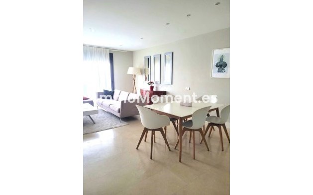 Resale - Apartment - Estepona - Selwo