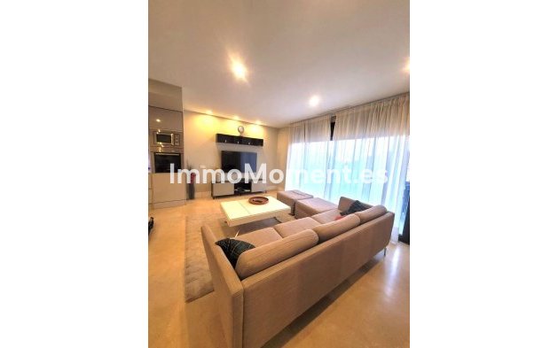 Resale - Apartment - Estepona - Selwo