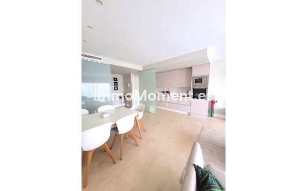 Resale - Apartment - Estepona - Selwo