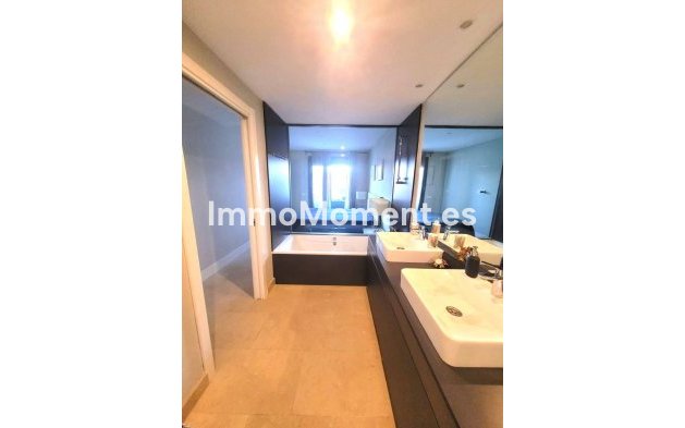 Resale - Apartment - Estepona - Selwo