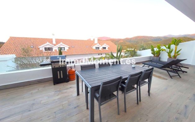 Resale - Apartment - Estepona - Selwo