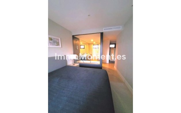 Resale - Apartment - Estepona - Selwo