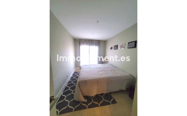 Resale - Apartment - Estepona - Selwo