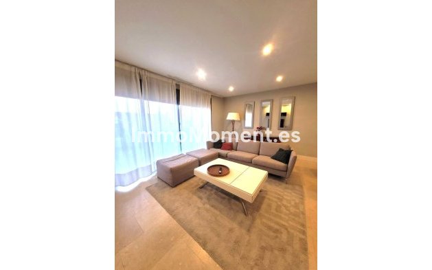 Resale - Apartment - Estepona - Selwo