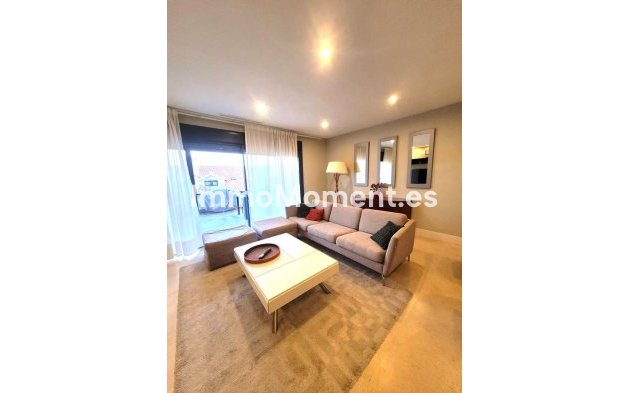 Resale - Apartment - Estepona - Selwo