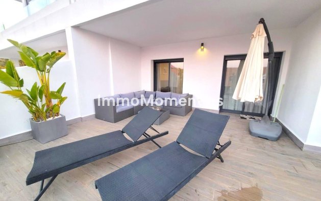 Resale - Apartment - Estepona - Selwo