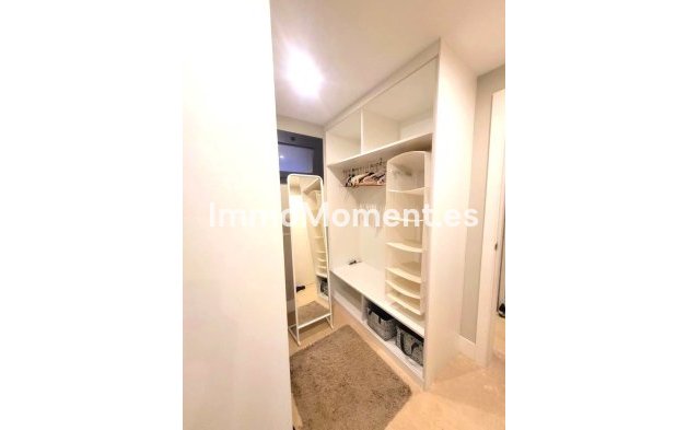 Resale - Apartment - Estepona - Selwo