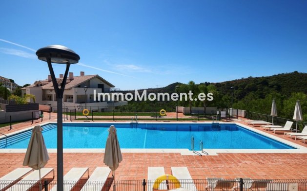 Resale - Apartment - Estepona - Selwo