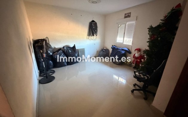 Wiederverkauf - Villa -   Inländisch - Coín