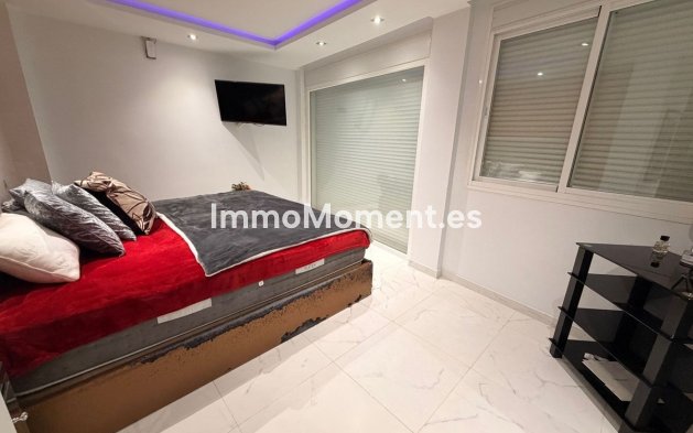 Wiederverkauf - Villa -   Inländisch - Coín