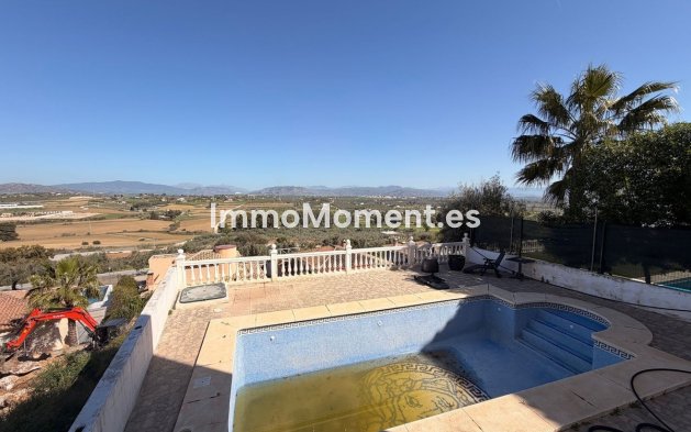 Wiederverkauf - Villa -   Inländisch - Coín