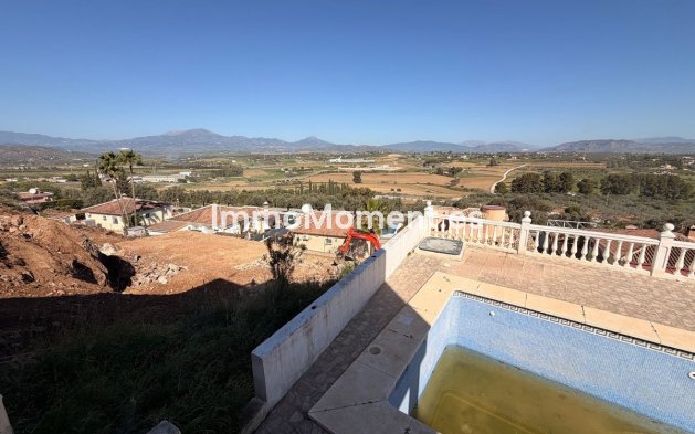 Wiederverkauf - Villa -   Inländisch - Coín