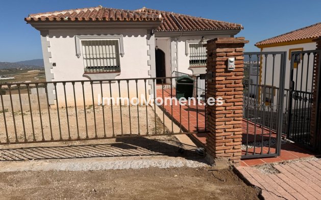 Wiederverkauf - Villa -   Inländisch - Coín