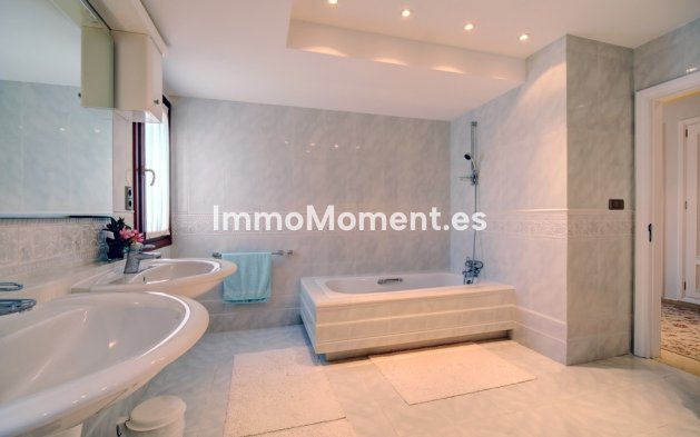 Resale - Villa - Estepona - New Golden Mile