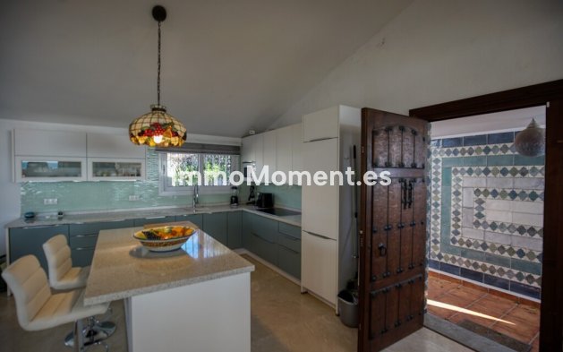 Resale - Villa - Estepona - Estepona Centro