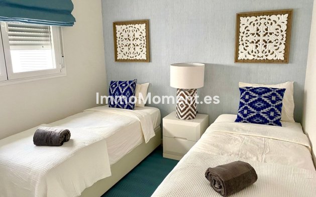 Resale - Apartment - Marbella - Nueva Andalucía