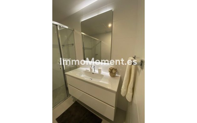 Resale - Apartment - Marbella - Nueva Andalucía