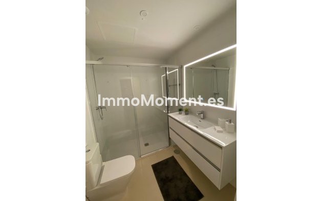 Resale - Apartment - Marbella - Nueva Andalucía