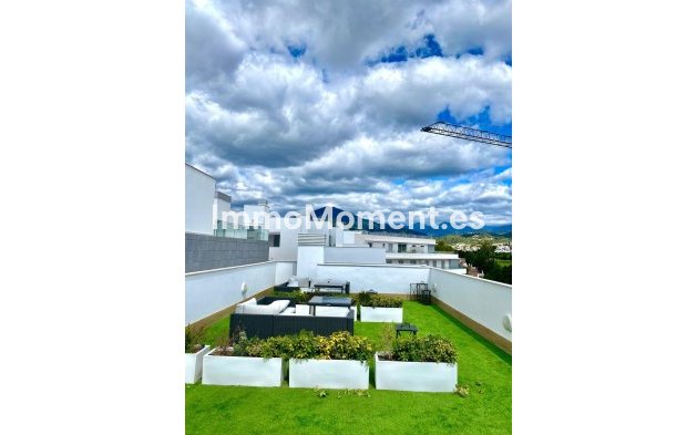 Resale - Apartment - Marbella - Nueva Andalucía