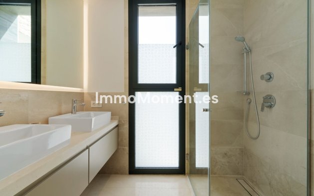 Wiederverkauf - Villa - Marbella - Nueva Andalucía