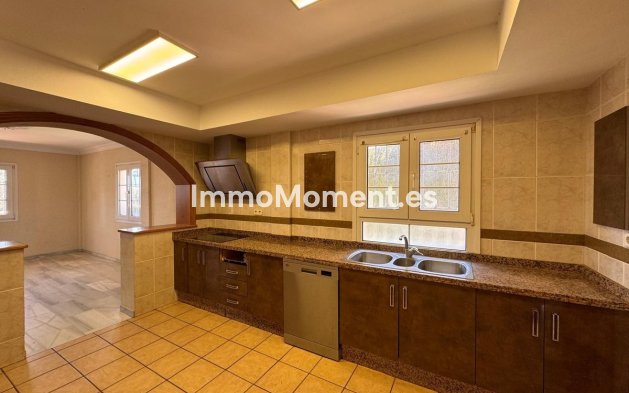 Resale - Villa - Estepona - Estepona Centro