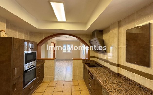 Resale - Villa - Estepona - Estepona Centro