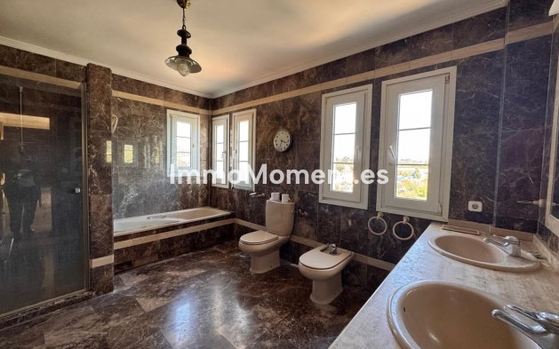 Resale - Villa - Estepona - Estepona Centro