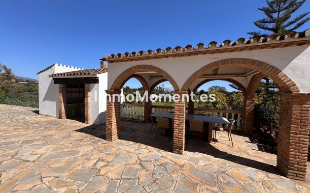 Resale - Villa - Estepona - Estepona Centro