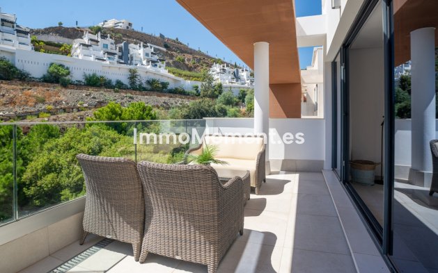 Resale - Apartment - Benahavís - Benahavís Centro