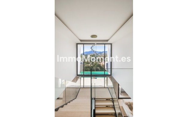 Resale - Villa - El Paraiso - New Golden Mile
