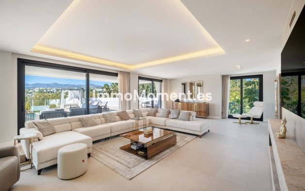 Resale - Villa - El Paraiso - New Golden Mile